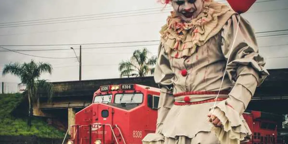 Diferente do filme, o palhaço Pennywise por aqui não assustou ninguém, muito pelo contrário.