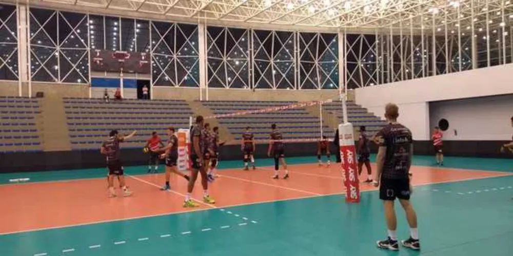 Imagem ilustrativa da imagem Caramuru Vôlei estreia hoje na Arena Multiuso