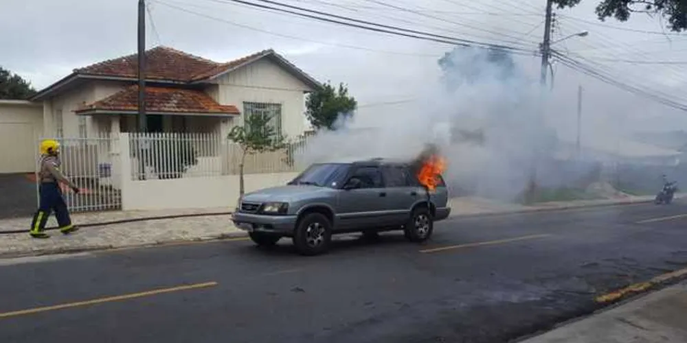 Som automotivo pode ter causado incêndio
