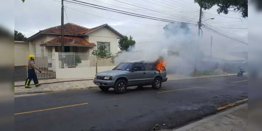 Som automotivo pode ter causado incêndio