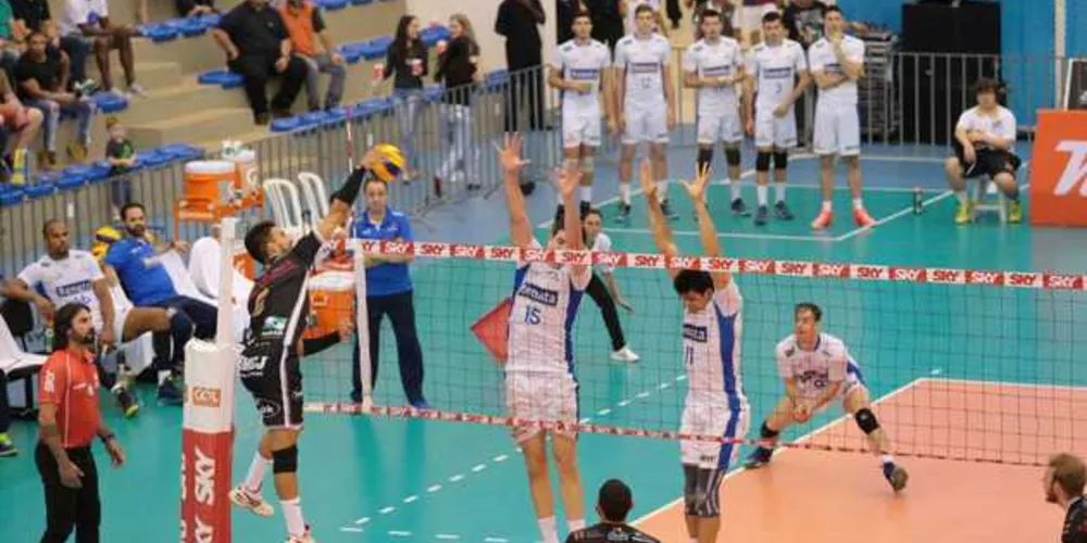 Imagem ilustrativa da imagem Caramuru estreia com derrota na Superliga de Vôlei