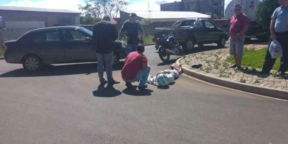 Motociclista foi socorrido pelo Corpo de Bombeiros e foi encaminhado com escoriações ao PSM