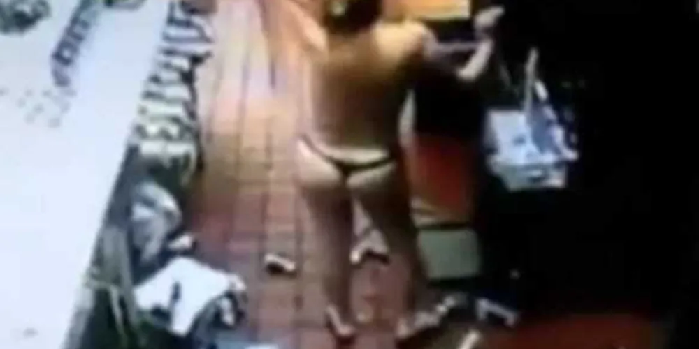 Funcionária foi acusada de furto e obrigada pela gerente a se despir na presença de duas colegas