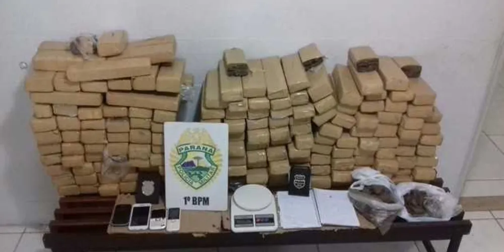 Policiais desmontaram centro de distribuição de drogas e fizeram grande apreensão em Jaguariaíva