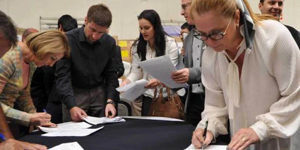 Imagem ilustrativa da imagem PR entrega equipamentos para rede de saúde