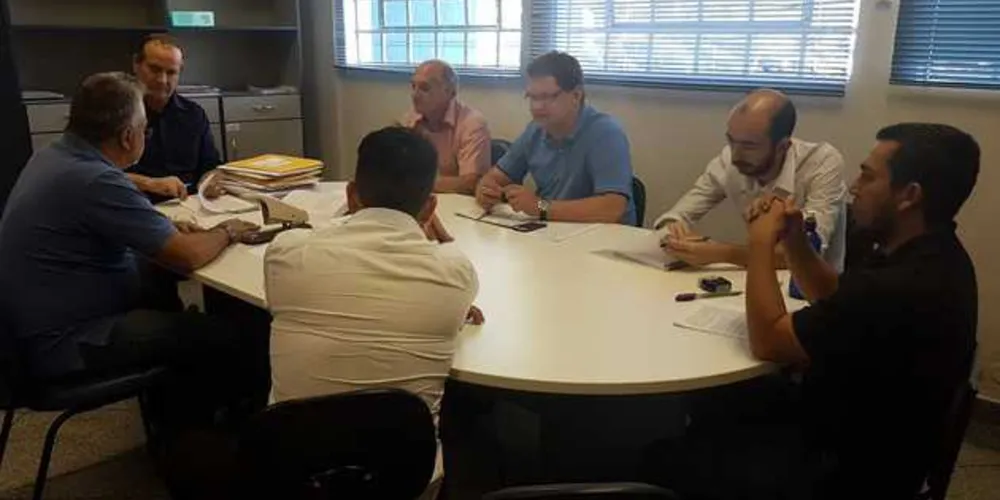 Entrega da documentação foi realizada nesta quarta-feira na UEPG e 19 empresas participam do processo