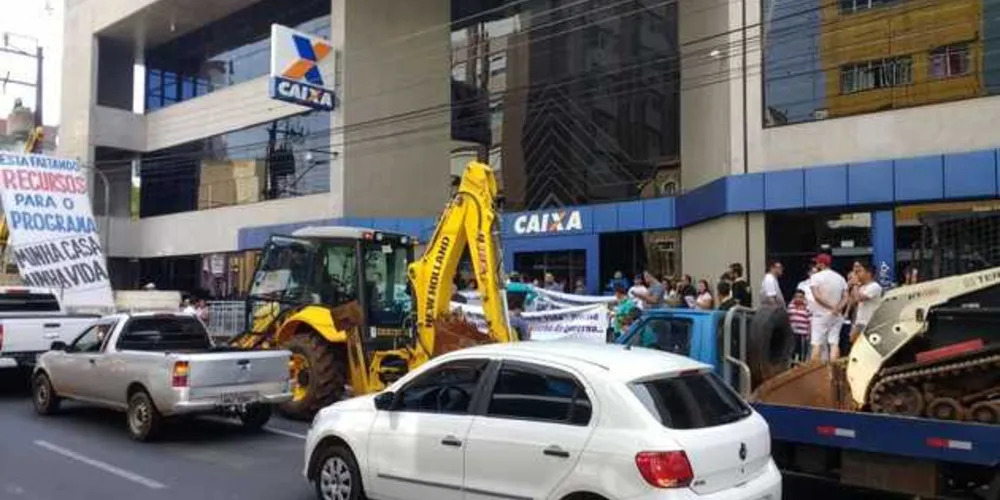 Manifestação chama a atenção para atrasos na liberação de financiamentos relativos ao Programa ‘Minha Casa, Minha Vida’