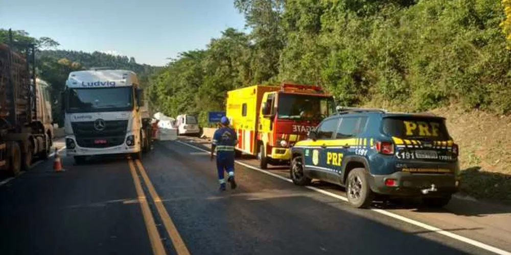 Batida entre ambulância e caminhão aconteceu na tarde de quarta-feira na região de Imbaú