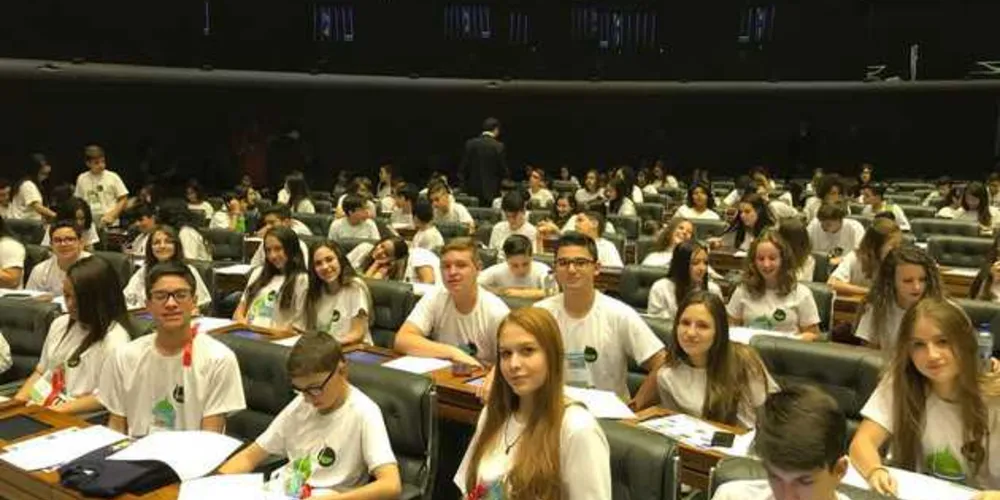 Foram mais de 600 escolas participantes, entre elas, 9 foram selecionadas para estar, nessa data, em Brasília