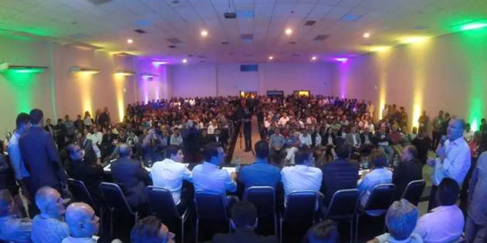 Evento conta com a presença do deputado estadual Ratinho Júnior, prefeitos, vereadores e de outras lideranças da região