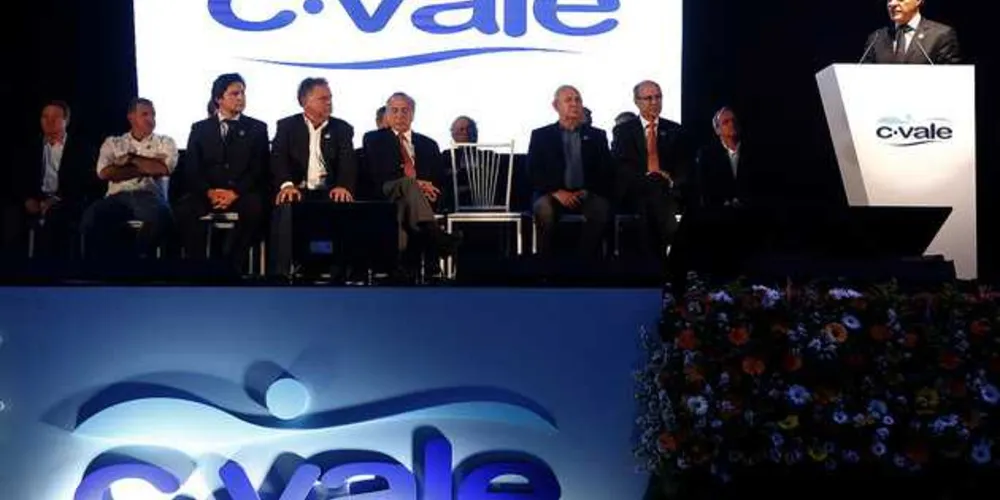 Imagem ilustrativa da imagem Richa e Temer inauguram frigorífico de R$ 110 mi