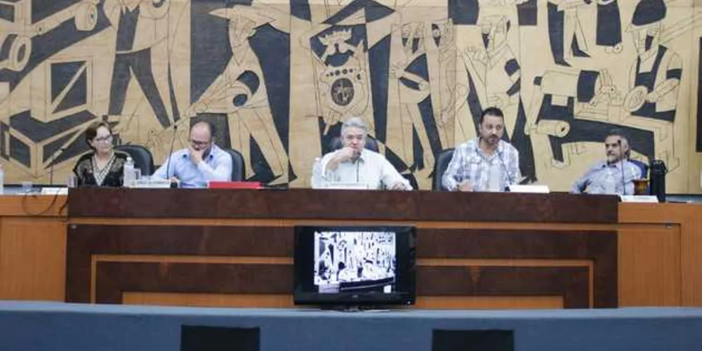 Mesa Executiva deve fazer duas sessões nesta segunda-feira