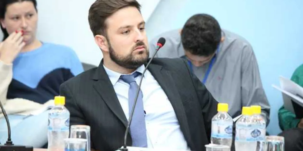 Victo Hugo deixa cargo na Prefeitura para assumir vaga de Milla na Câmara