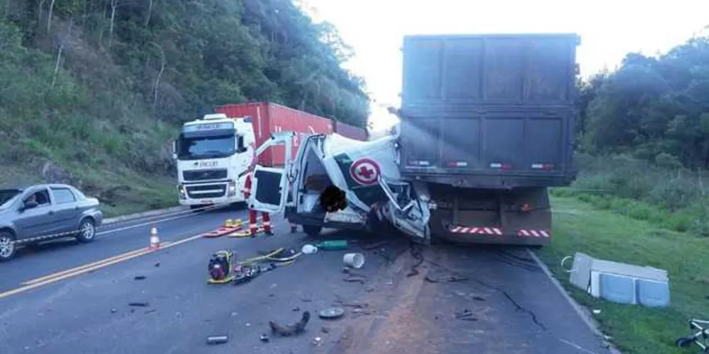 Uma das vítimas foi ejetada após o impacto; três pessoas morreram no acidente