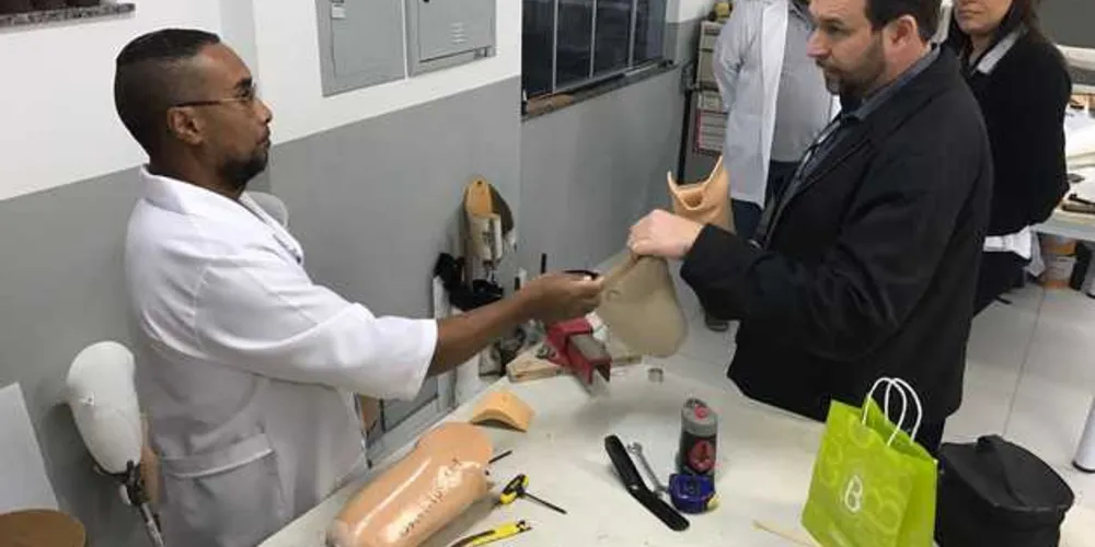 Pauliki durante visita na instituição Associação Pontagrossense de Assistência à Criança Deficiente (APACD)