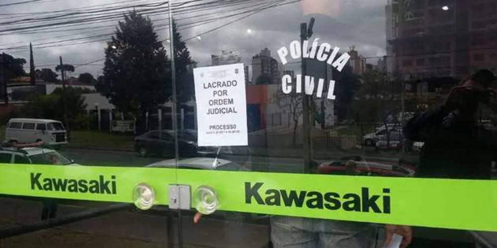 Loja de motos suspeita de lesar consumidores foi lacrada em operação policial
