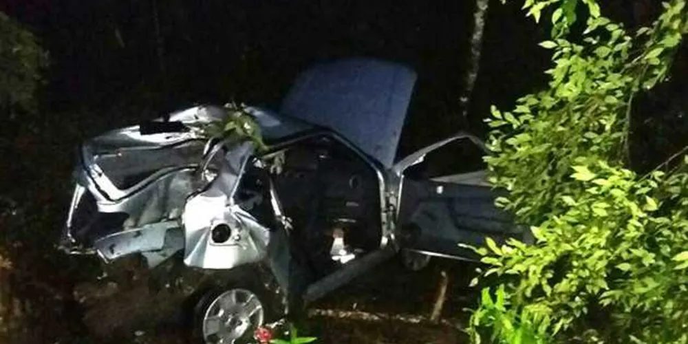 Um dos passageiros morreu na hora e o outro foi internado em estado grave