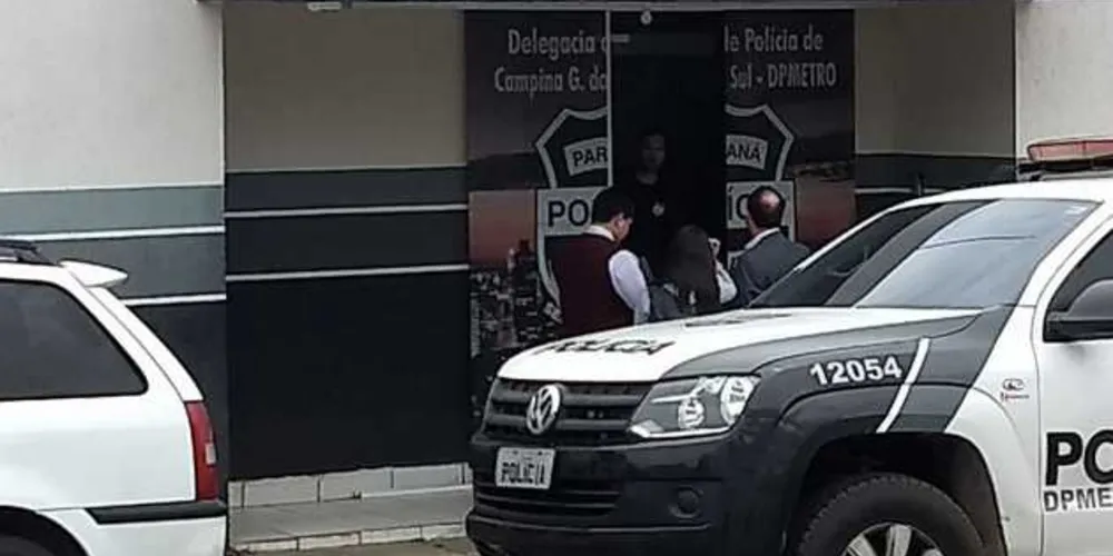 Ela e o garoto chegaram a usar a biblioteca da escola para sexo oral, diversas vezes