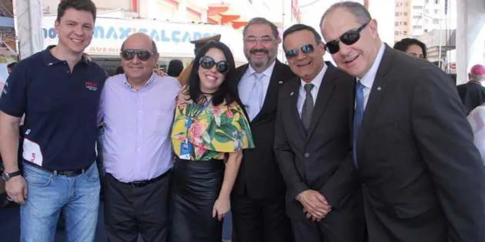 REGISTRO - Num registro especial para a coluna RC os Secretários municípios da Prefeitura, Dino Schrutt da Prolar, Fernando Durante Presidente da Fundação de Cultura, Nadja Marques, Diretora de Comunicação, Ricardo Linhares de Administração, Marco Macedo de Esporte e Ary Lovato de Cidadania e Segurança.

