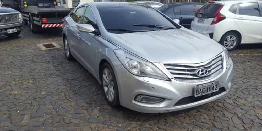Veículo usado por quadrilha tinha placas clonadas e alerta de roubo de São José dos Pinhais