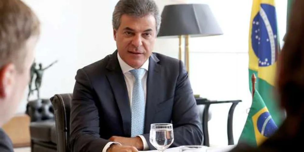 Imagem ilustrativa da imagem Richa anuncia antecipação do 13º salário dos servidores