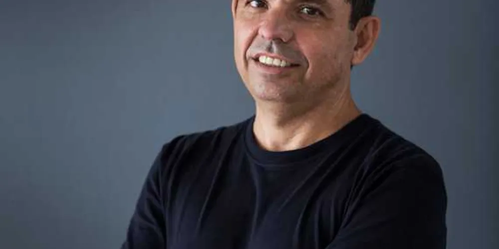 PRÊMIO - Miguel Sanches Neto, professor e romancista que reside em Ponta Grossa, está entre os finalistas do Prêmio São Paulo 2017 de Literatura com o primeiro romance sobre a Lava Jato, A Bíblia do Che. A solenidade de premiação será no próximo dia 6. 