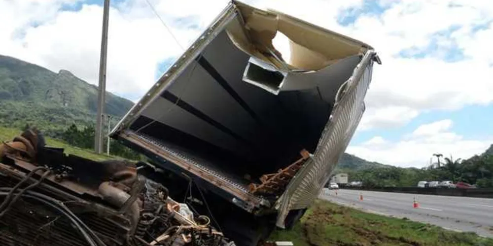Colisão aconteceu em Guaratuba, Litoral do Paraná