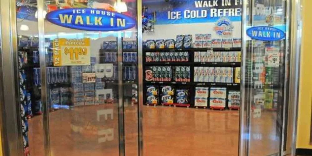 A polícia acabou achando o homem e ele teve que ressarcir a loja pelas cervejas consumidas/Foto: Reprodução Twitter/@CStoreNews