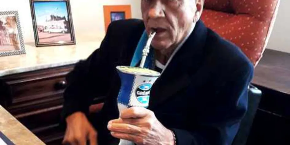Em 1992 mudou-se para Carambeí onde fundou a churrascaria Menegatti, às margens da PR151