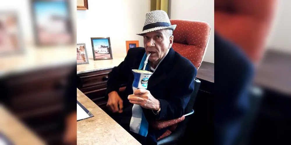 Em 1992 mudou-se para Carambeí onde fundou a churrascaria Menegatti, às margens da PR151