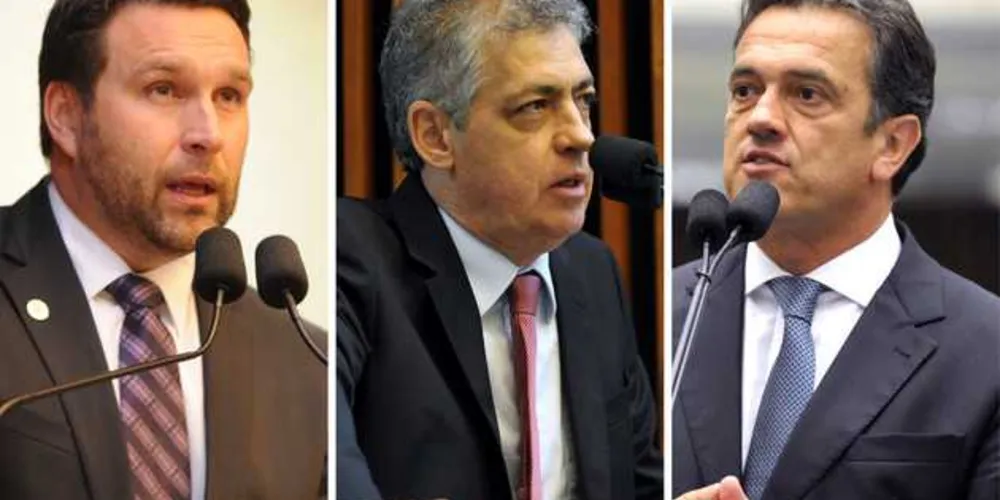 Péricles, ao centro, é contra a proposta, já Pauliki (a esquerda) e Plauto (a direita) são favoráveis ao projeto