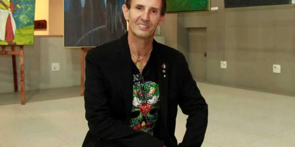 RECONHECIMENTO - O renomado artista plástico pontagrossense Celso Parubocz lança em novembro, no Copacabana Palace (Rio de Janeiro) sua obra “Celso Parubocz – 40 anos de Arte” e também receberá uma condecoração pelo seu trabalho em prol da Arte. 