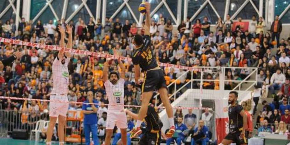 Por 3 sets a 1, atual campeão da Superliga superou uma equipe bem postada e que vendeu caro a derrota na Arena Multiuso