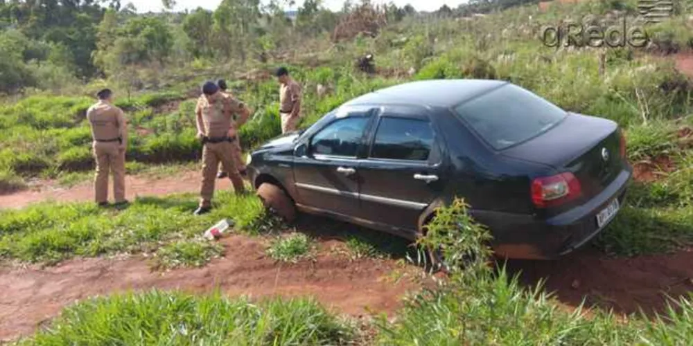 Veículo roubado durante a madrugada foi encontrado abandonado no Borsato