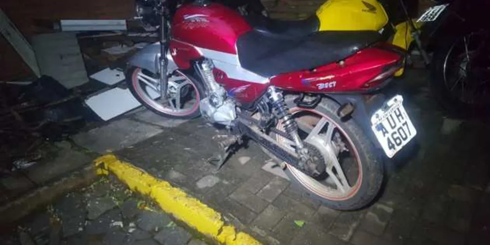 Imagem ilustrativa da imagem Rapaz é detido com moto adulterado no Santa Bárbara