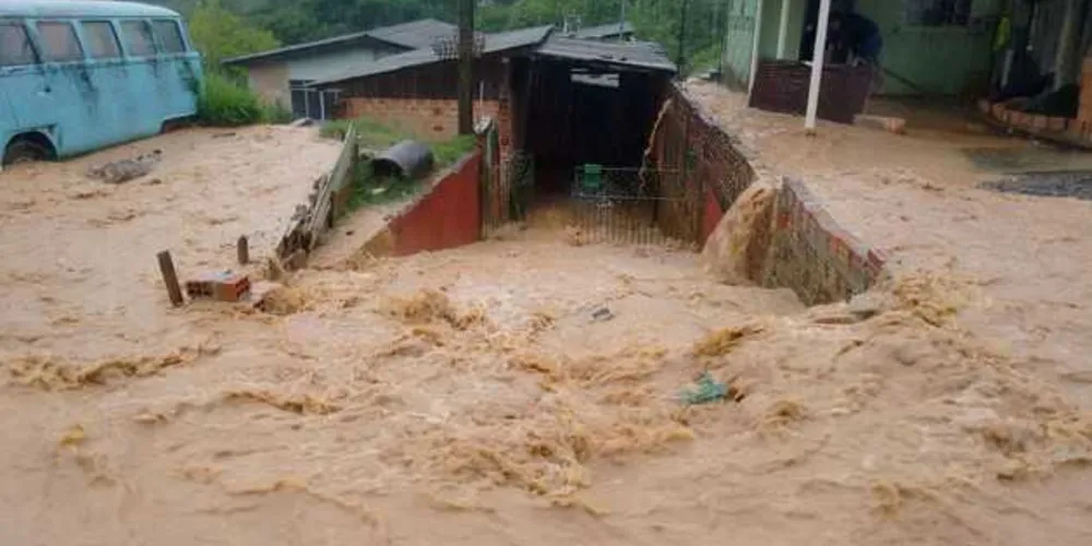 Imagem ilustrativa da imagem Chuva forte provoca estragos no ‘26 de outubro’
