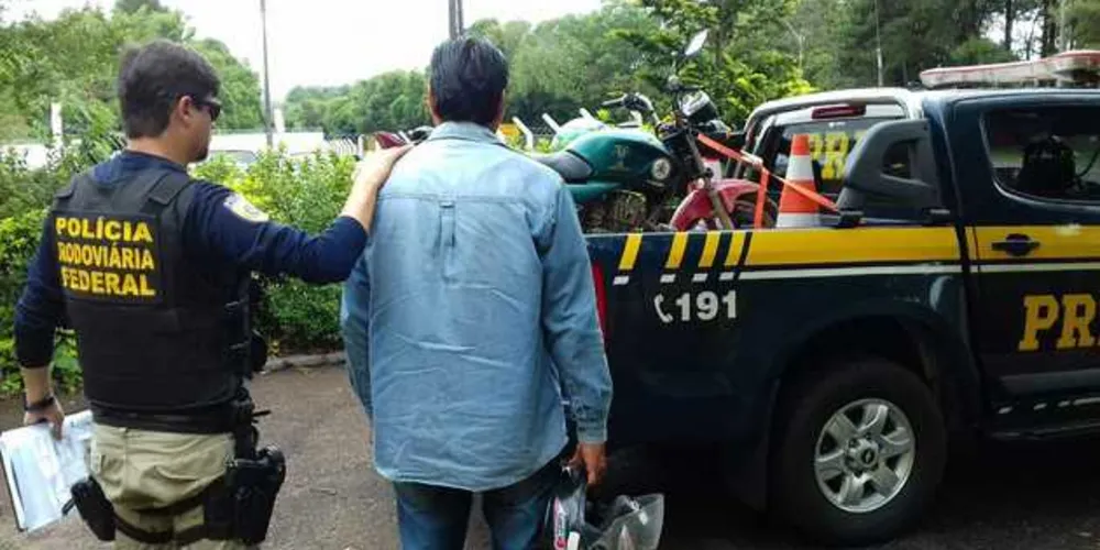 Imagem ilustrativa da imagem PRF apreende moto com identificações adulteradas em Tibagi