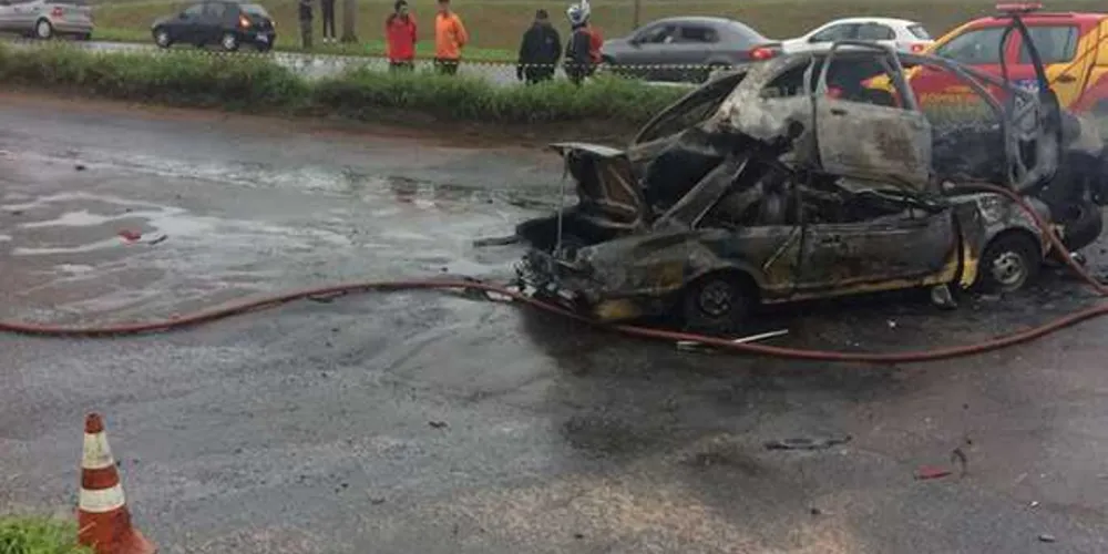 Ocupantes que morreram carbonizados em acidente na Linha Verde voltavam do trabalho