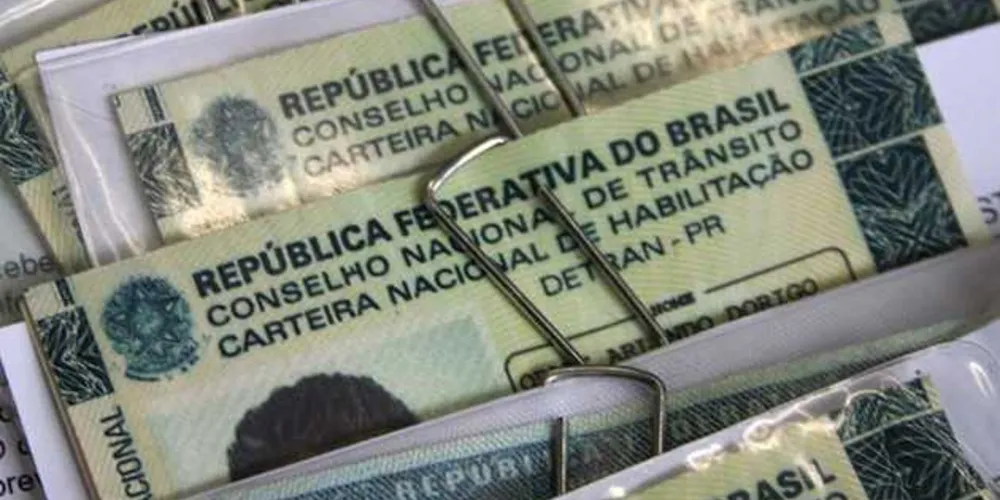 Anúncios prometem retirar pontuação dos motoristas e até vender CNHs falsificadas
