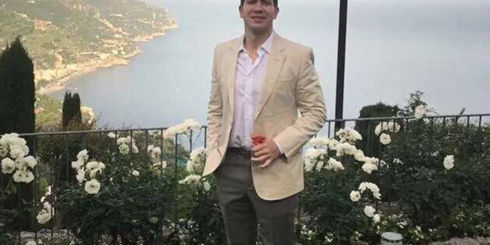 FELICIDADES - Christoffer Penteado reserva a quarta feira (8), para celebrar a troca de idade. Christoffer é graduado em Fisioterapia pelo Centro de Ensino Superior de Campos Gerais, especialista em Ortopedia, Traumatologia e Desportiva pela Pontifícia Universidade Católica do Paraná e especialista em terapia manual pela INSPIRAR. Atualmente é fisioterapeuta do consultório de Fisioterapia e professor do Centro de Ensino Superior de Campos Gerais, se destacando como profissional em sua área. Da coluna RC os votos de realizações.


