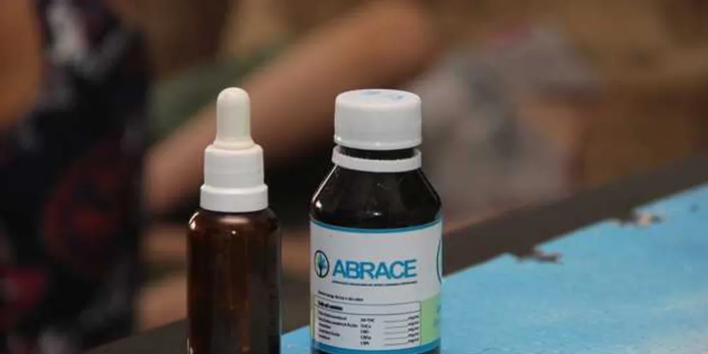 Óleo usado por Aline em tratamento do filho é produzido na Paraíba por clínica credenciada