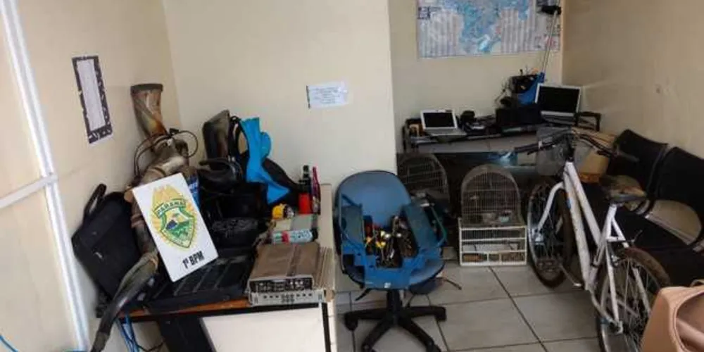 Objetos permanecem na delegacia para que os proprietários possam reavê-los