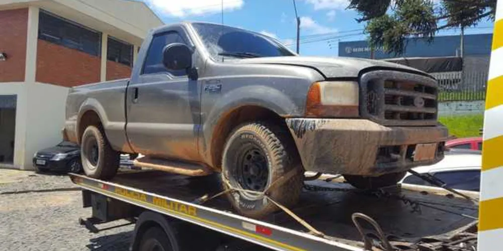 Veículo estava abandonado na região do bairro Contorno e foi levado até a 13ª SDP