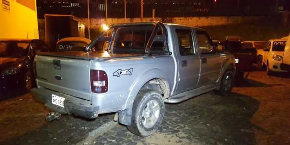 Veículo foi encaminhado à delegacia da Polícia Civil, onde deverá passar por perícia