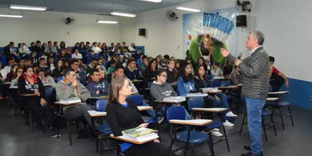 Imagem ilustrativa da imagem Alunos do Colégio Dynâmico têm aula sobre escarpa devoniana