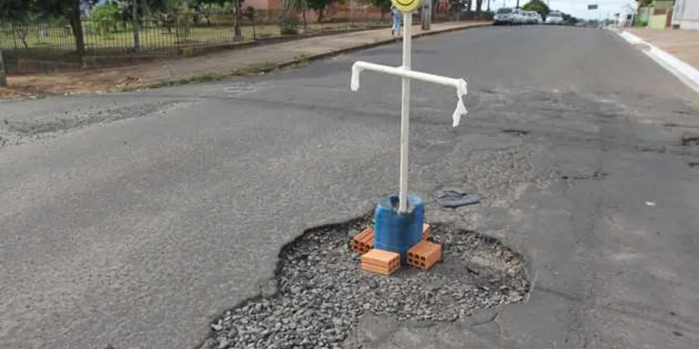 Imagem ilustrativa da imagem Prefeitura deve terceirizar ‘tapa-buracos’ em 2018