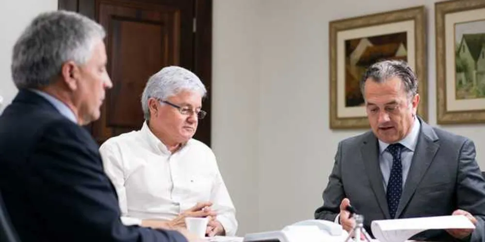 O chefe da Casa Civil Valdir Rossoni recebeu nesta quinta-feira (9) do deputado Plauto/Foto: Divulgação/Casa Civil do Governo do Paraná