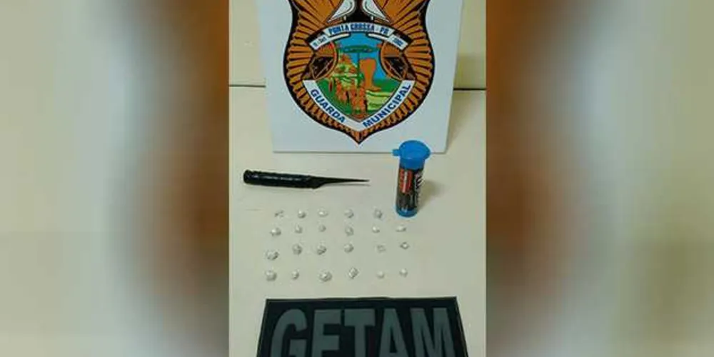 Adolescentes foram flagrados com 23 pedras de crack preparadas para venda