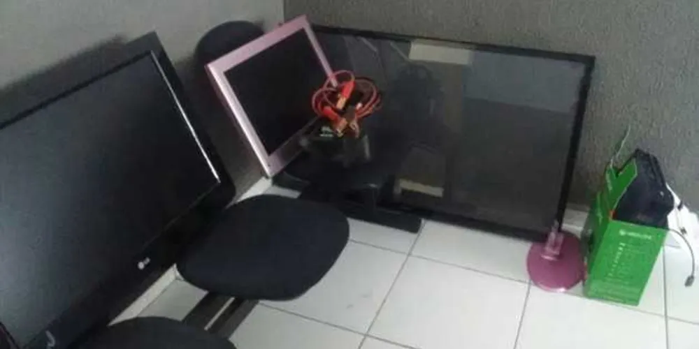 Imagem ilustrativa da imagem Após roubo a residência, mulher é presa “cuidando” dos produtos