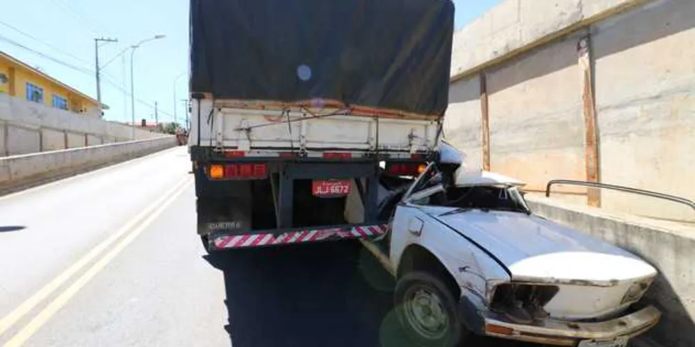 Carreta esmaga Brasília